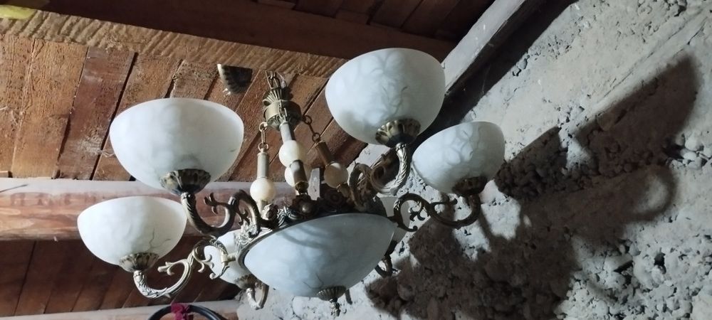 Lustra sotiladi qandil