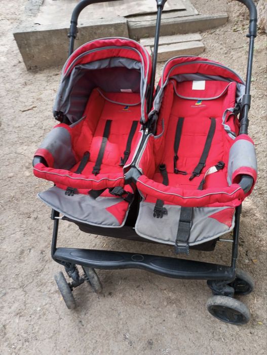 Коляска двухместная в хорошем состоянии