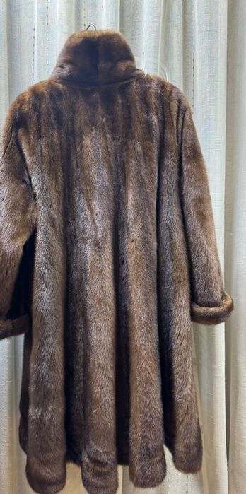 Продам норковую шубу