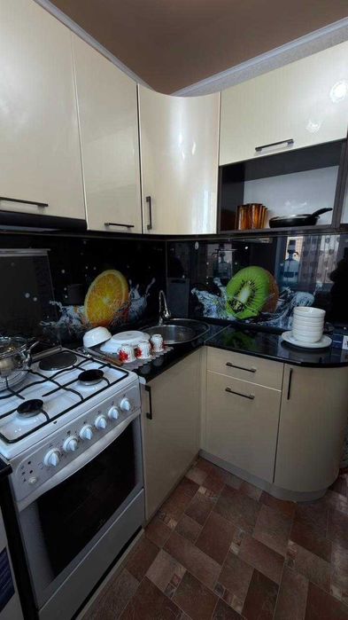 Сдам 2 комнатную квартиру, 6 мкр., дом 50