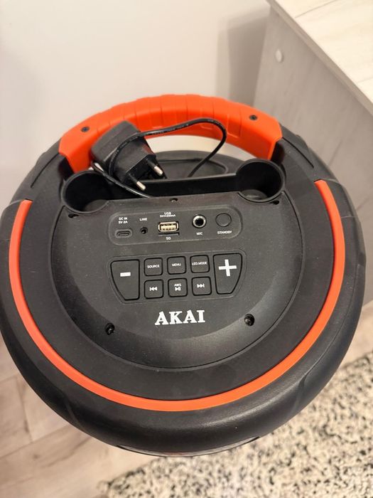 Vând boxa aproape noua