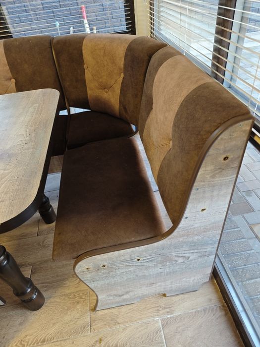 Кухонный уголок со столом