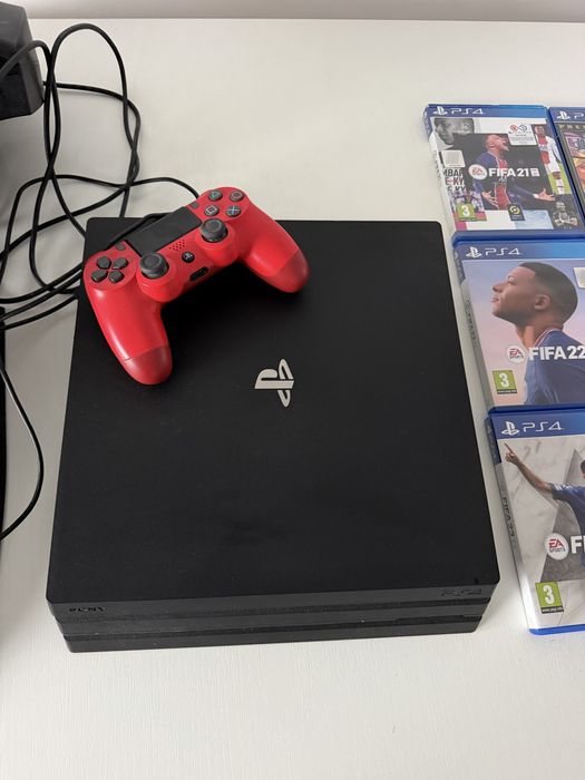 Playstation 4 Pro 1TB, Jocuri + Volan Thrusthmaster T80