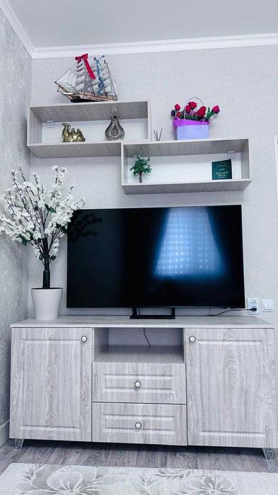 Заманауи стильде жасалған тумба сатылымда