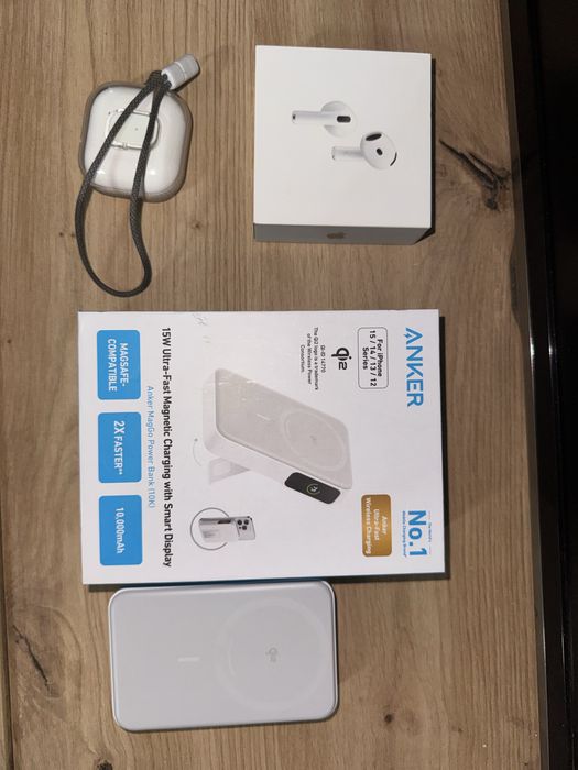 Baterie externa magnetica si casti apple