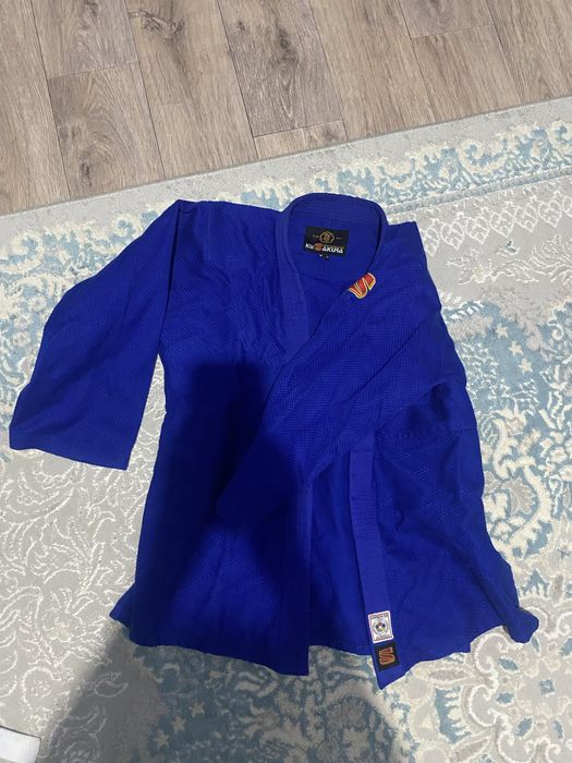 Срочно продаю кимано сакура