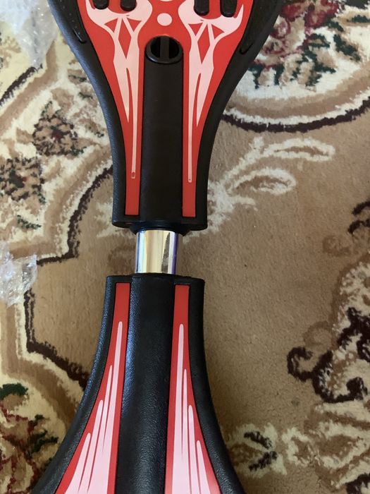 Hoverboard rosu cu model …………………………………………………………………detali in privat…………………contactatima ……………………………………………………………………………………………..Andreeea……………………………………………..