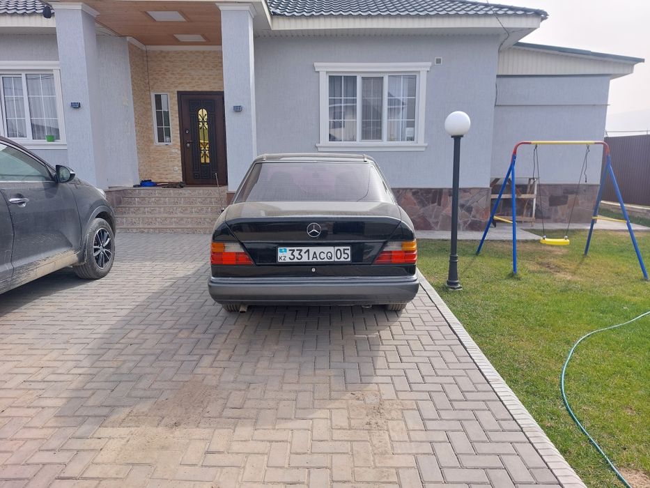 Продам Мерседес W124  объем 2.3