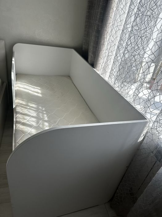 Детская кровать с матрасом