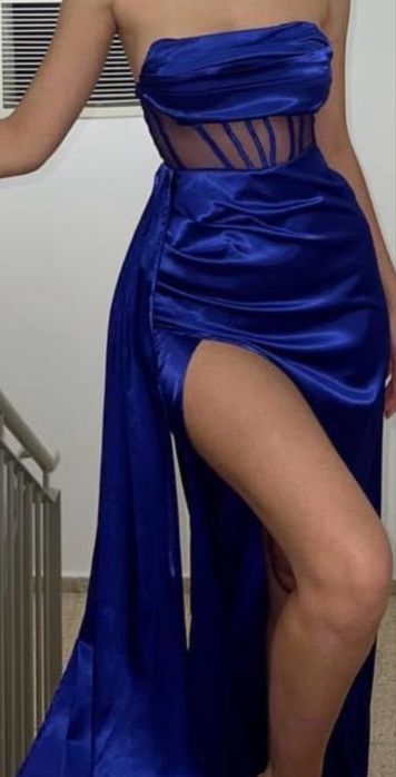 Стилна рокля за специални поводи носена само веднъж цвят син