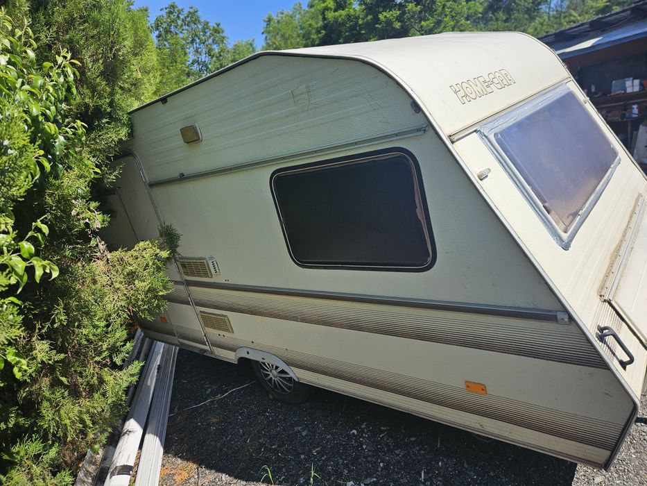 Rulota caravana inmatricilata RO Gata de pescuit are 645 kg