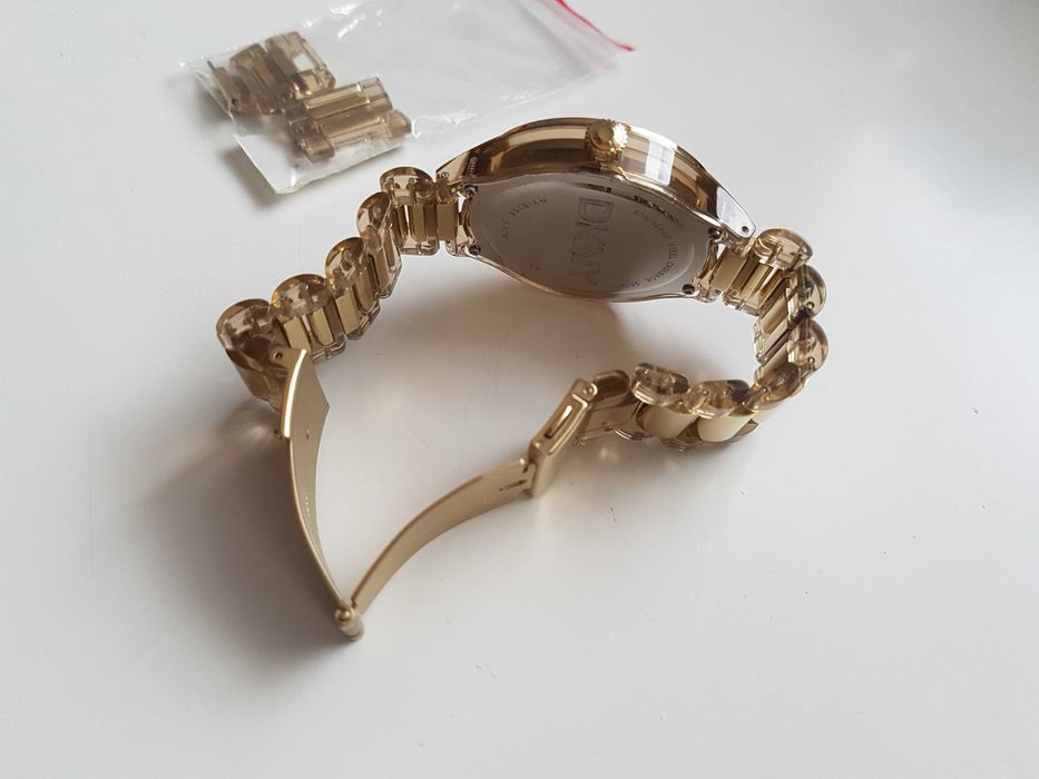 ceas dama DKNY 8168 auriu rotund sport, timp liber, arta