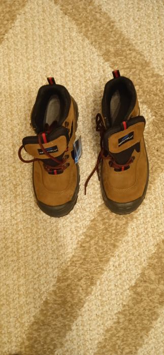 Чисто нови зимни работни обувки