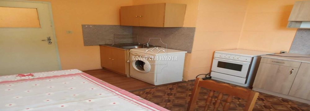 Тристаен в Акация
