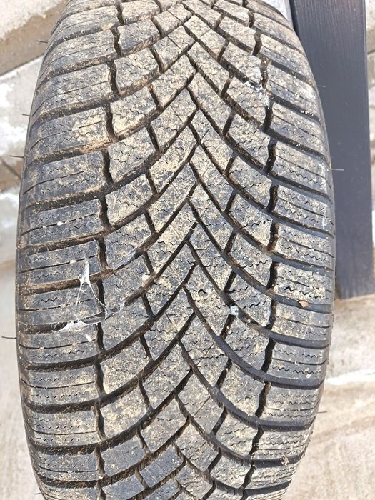 Vând anvelopa  pe 18