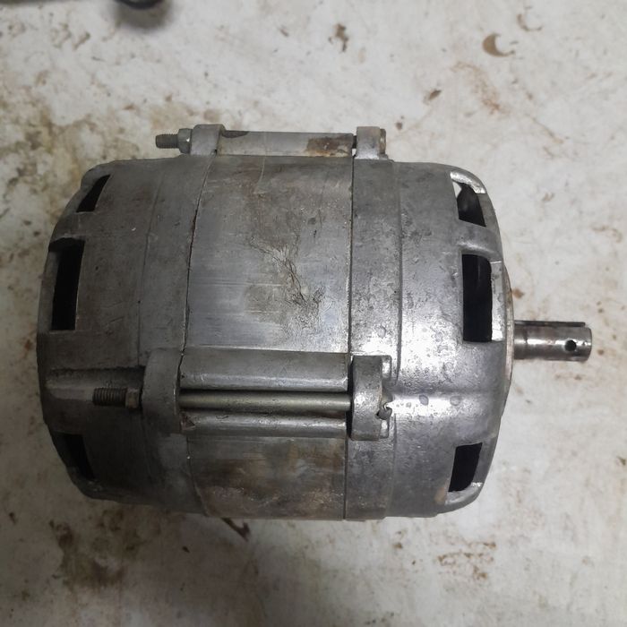 Продам двигатель 220 v ...1350 оборотов