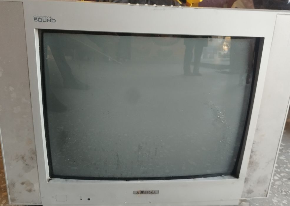 Телевизор AKIRA в хорошем состоянии