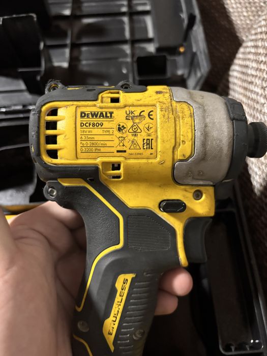 Scule Dewalt cu 7 acumulatori