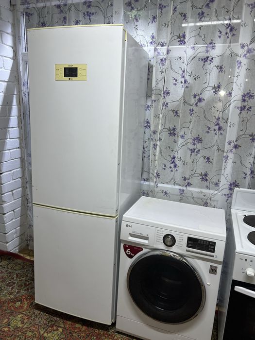 Продам Холодильник с Машинкой