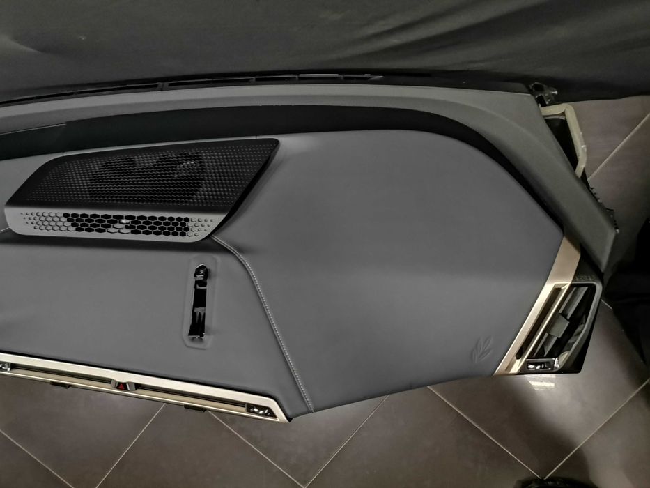 НОВО Сиво Арматурно Табло BMW IX I20 Кожа БМВ ИХ И20