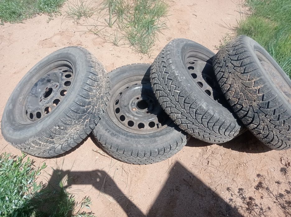 Шины резины с дисками зимние на 15 размер