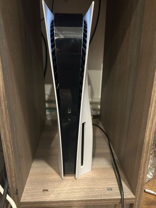 Vând PlayStation 5 si laptop Lenovo