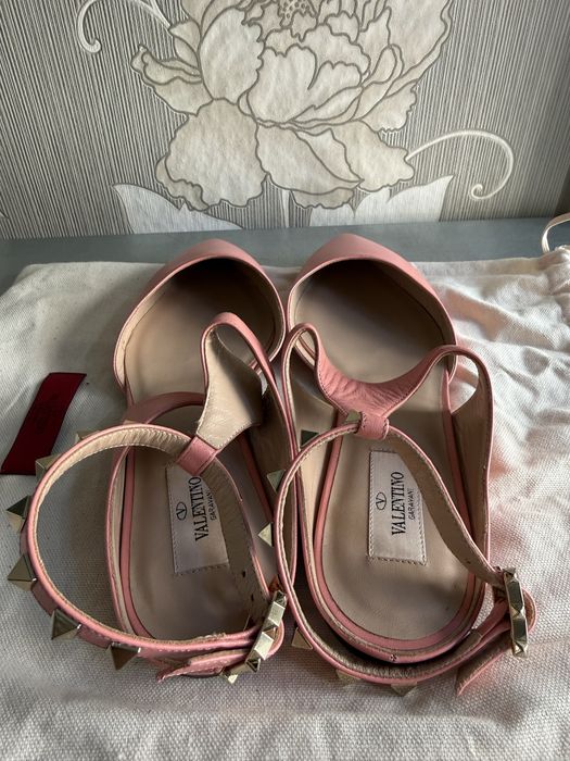Valentino rockstud розови кожени обувки чисто нови 37,5