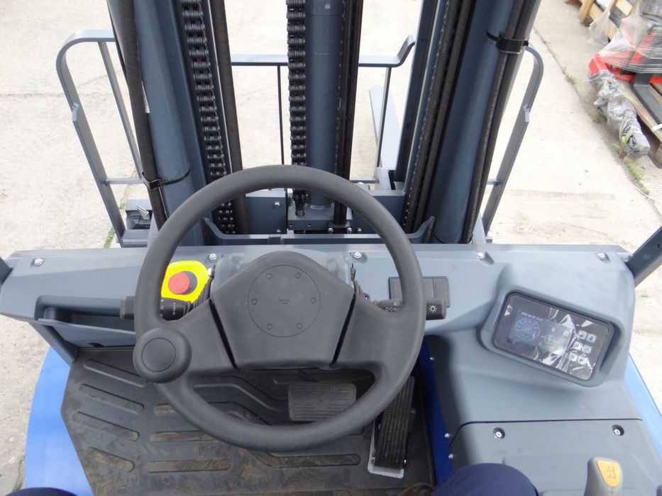 Вилочный погрузчик 5тонн (кара)