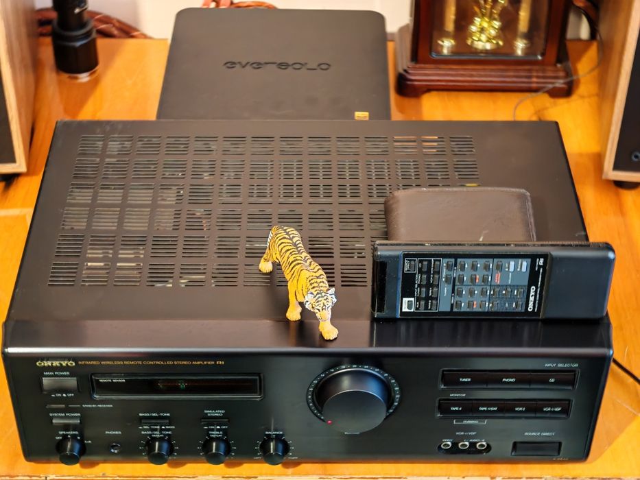 Onkyo A-8840. Amplif. de clasă.Telecomandă. Ca nou. Preț fix !