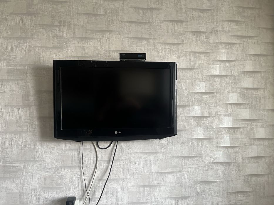 Телевизор LG черный