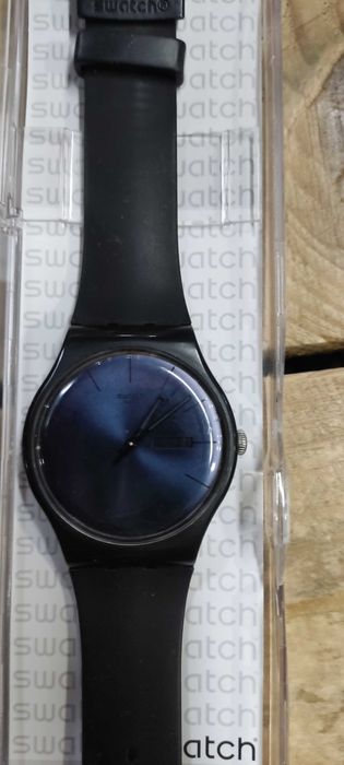 Swatch all black