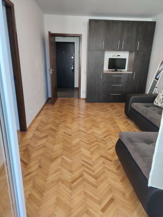 Dau in chirie apartament cu 2 camere