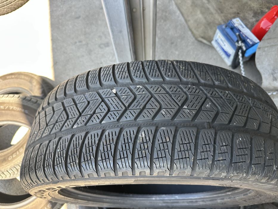 235/65/19 зимни гуми 2 бр Pirelli Scorpion 5-6мм