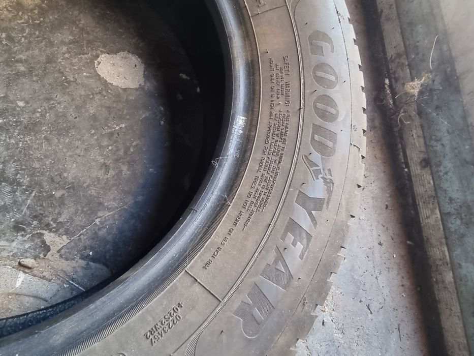 215 / 65 R 16 Goodyear всесезонни