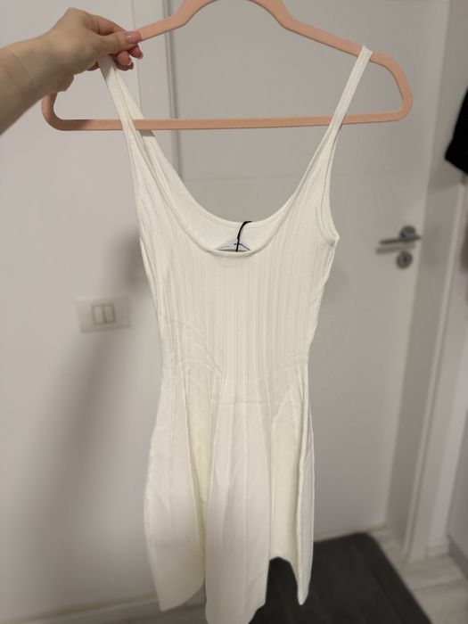 Rochie S- noua, cu eticheta Bershka