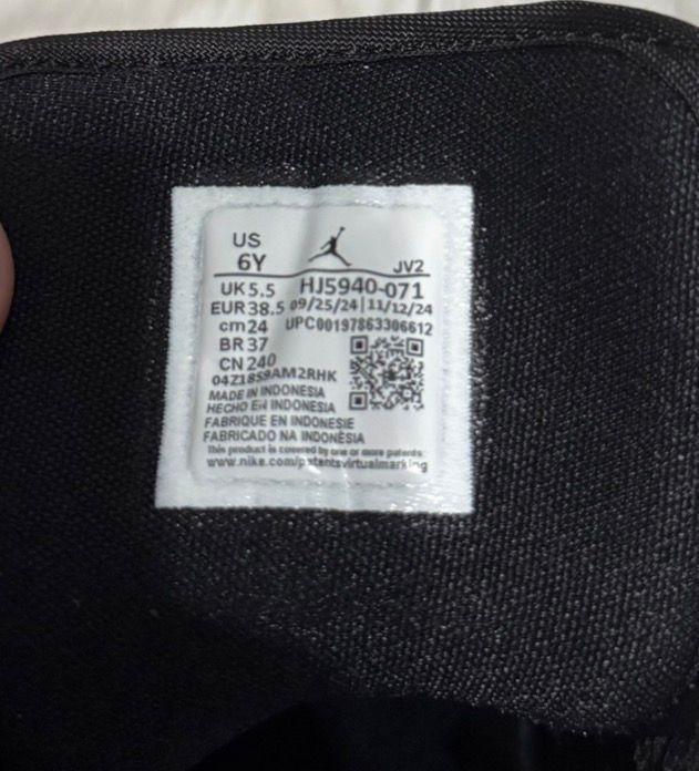 Air Jordan 1 new love galben/negru.marimea 38.5 stare foarte buna