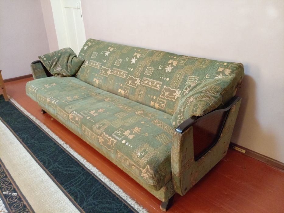 Продаётся диван и два кресла,