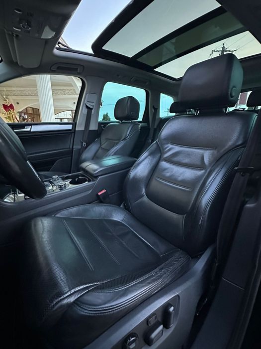 Vw Touareg 3.0TDI 245CP R-Line/Panoramic/BI-XENON/Ventilatie/Camera360