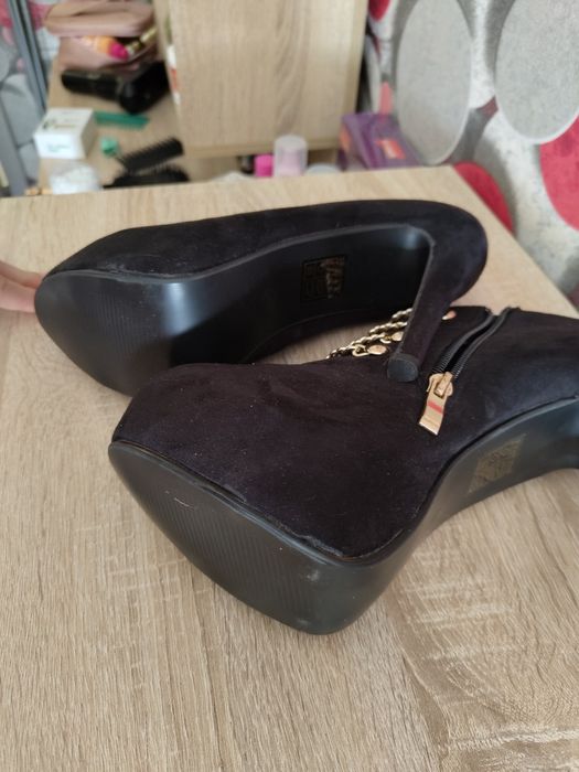 Дамски велурени боти