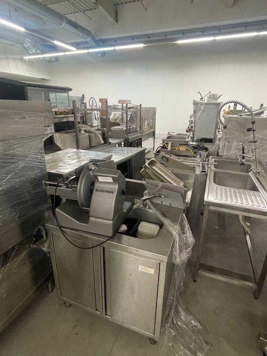 Неръждавейки маси и мивки всякакъв размер от 100см до 180см