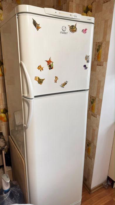 Холодильник Indesit, двухкамерный