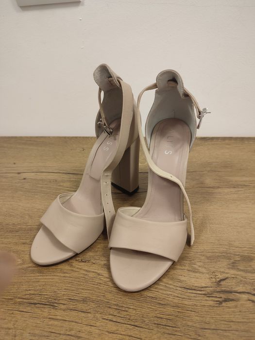 Sandale din piele naturala mărimea 37 / 36