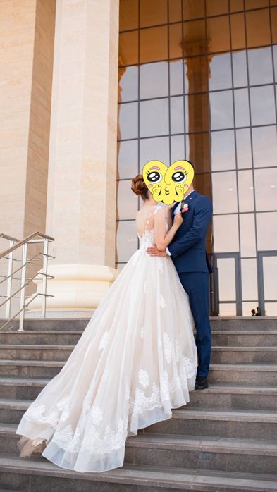 Той көйлегі сатылады!