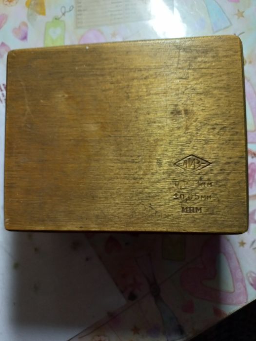 Продам   очень  точный  индикатор диапазон измерения 1микрон