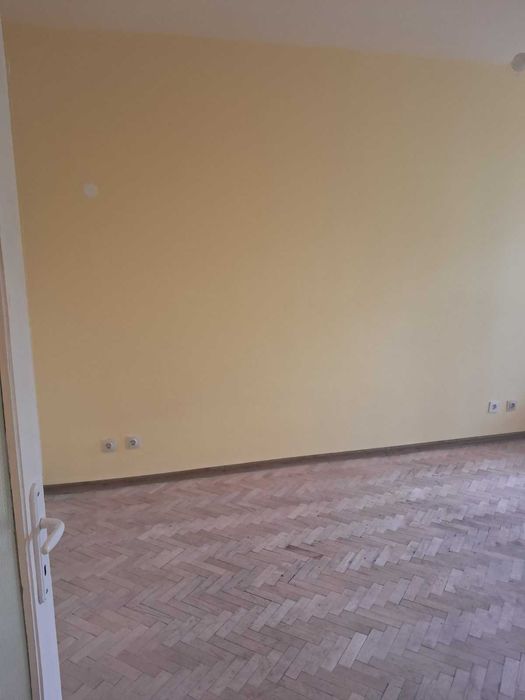 Дава се под наем Тристаен апартамент в София, Изток - 70 кв.м за 600 € - Снимка #1