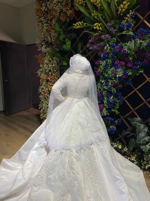 Свадебная платье в хорошем состоянии имеется обруч если будете брать 1