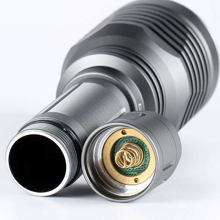 Convoy M21C cu Led SFT40 de 2000-Lumeni - 900m