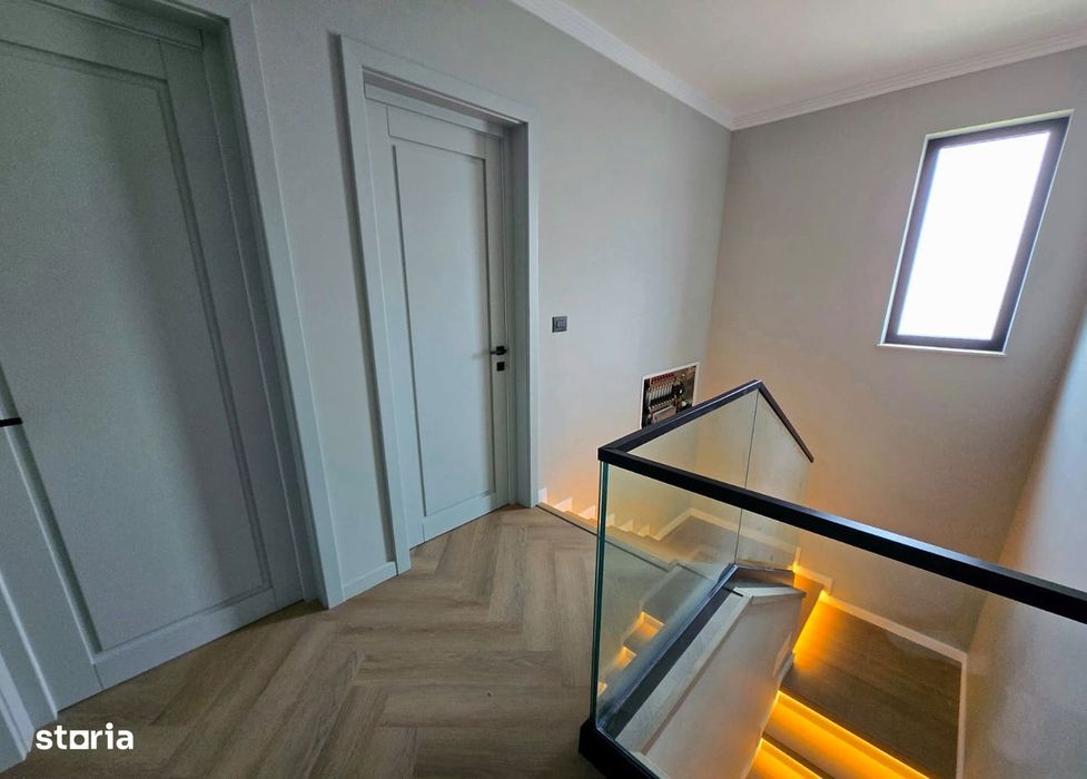 ESQ Village3 , casa insiruita 127mpU,P+E,4 cam,3 bai,2 locuri parcare