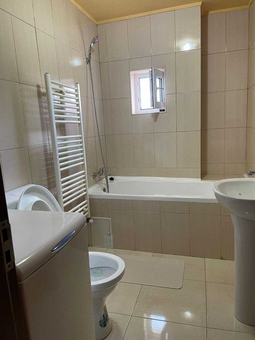 Vand ap cu 2 camere, zona f buna si linistita!