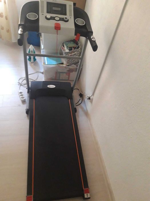 Vand banda de alergat, folosita, stare foarte buna